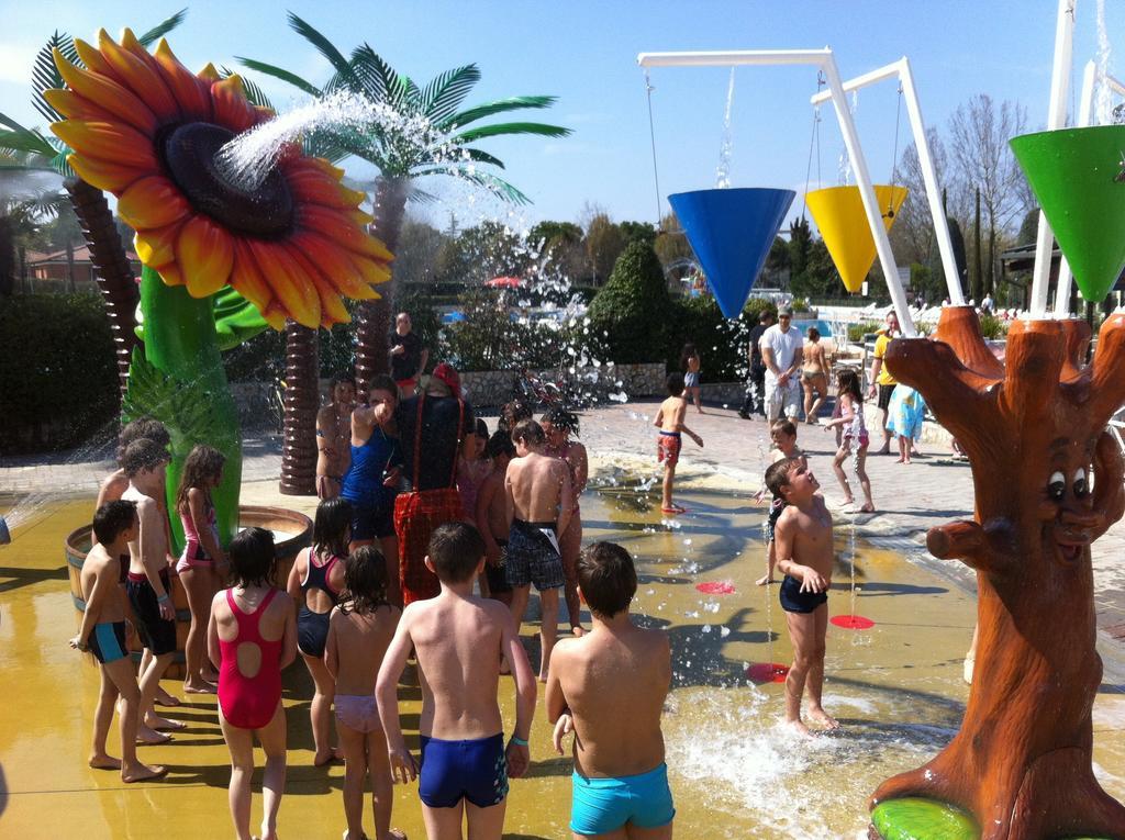 Camping Bella Italia Peschiera del Garda Exterior photo