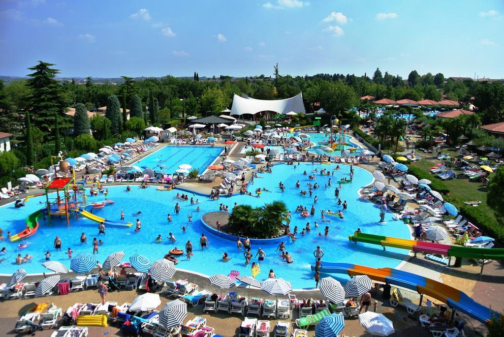 Camping Bella Italia Peschiera del Garda Exterior photo