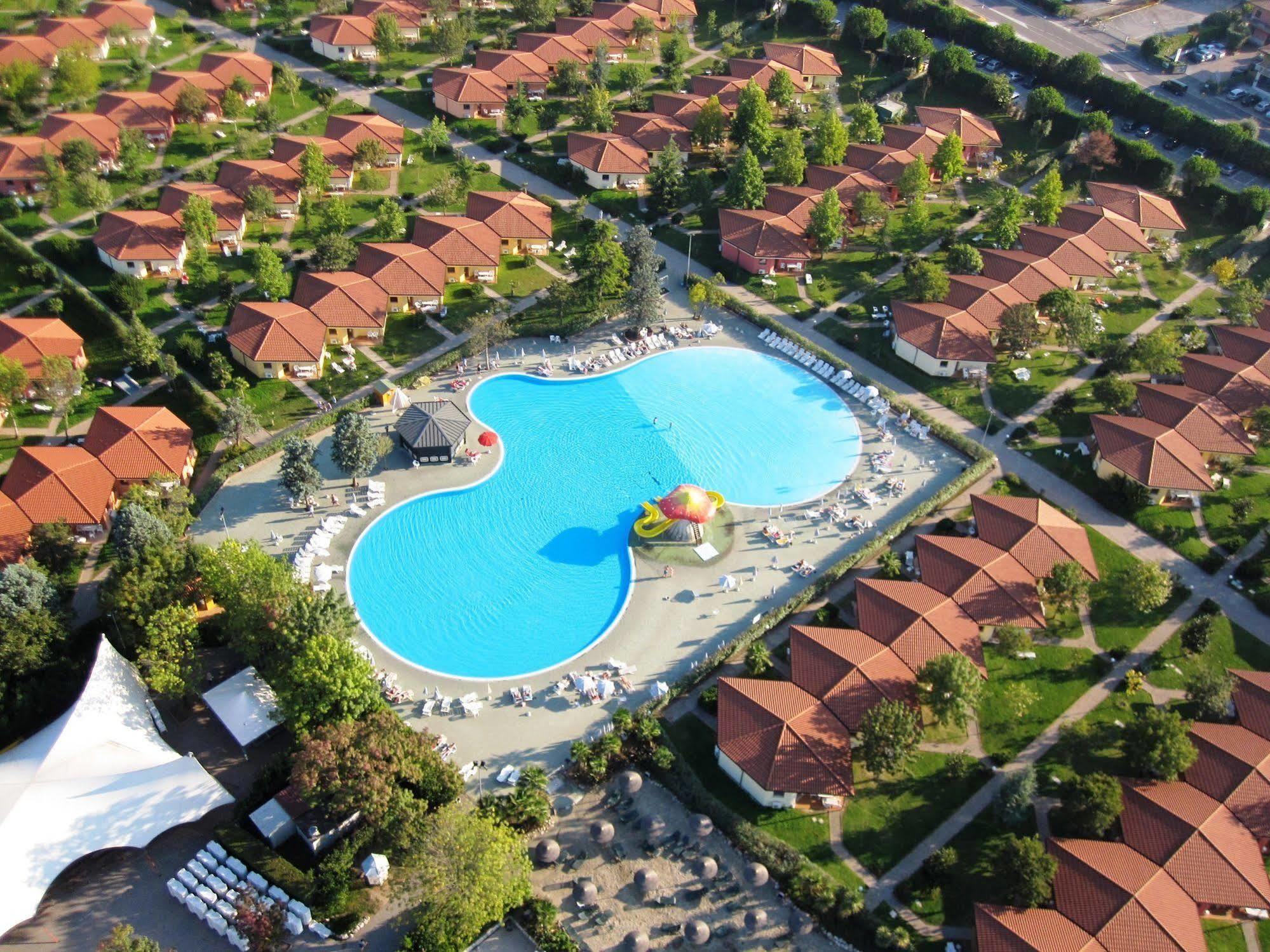 Camping Bella Italia Peschiera del Garda Exterior photo