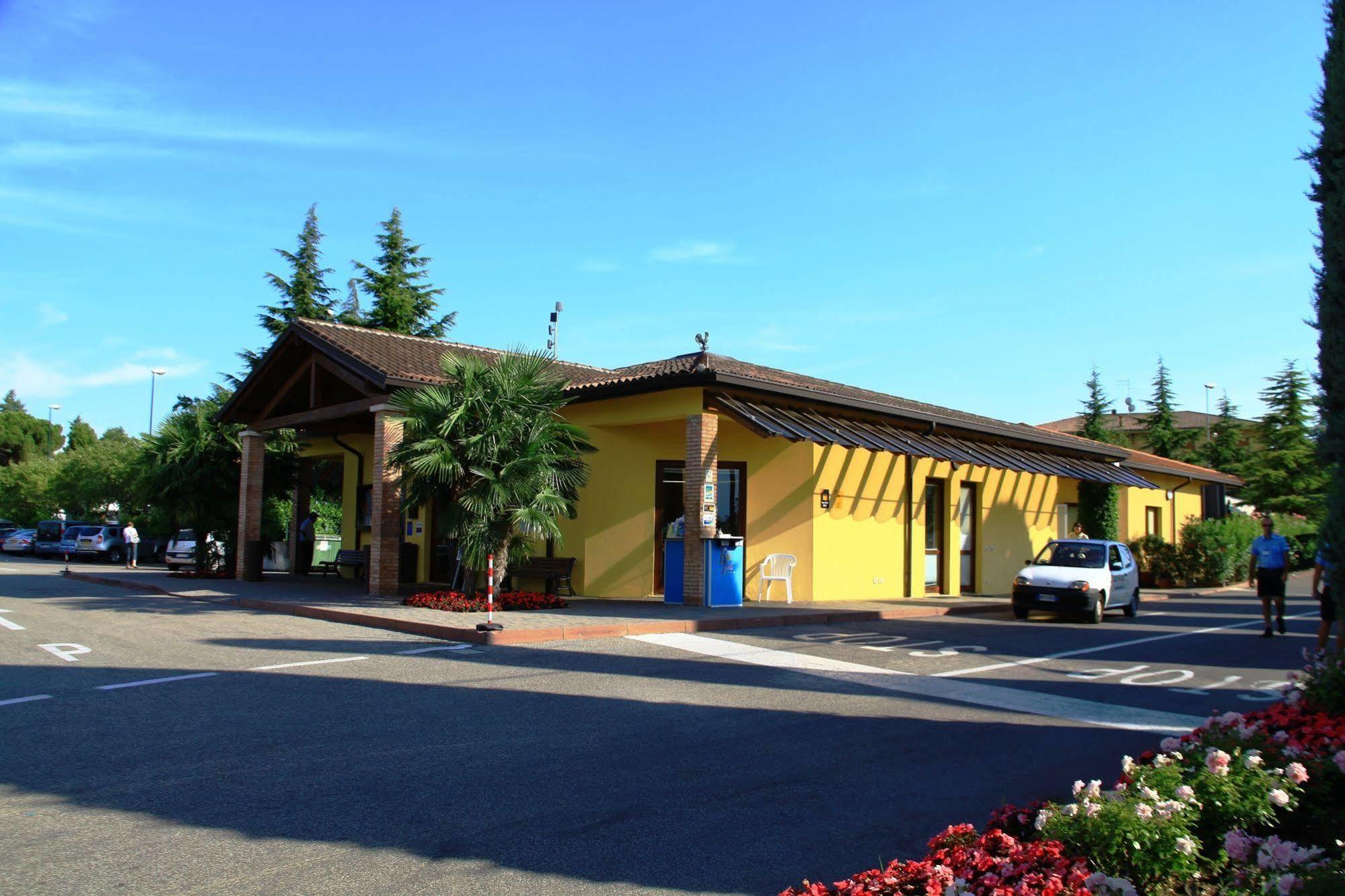 Camping Bella Italia Peschiera del Garda Exterior photo