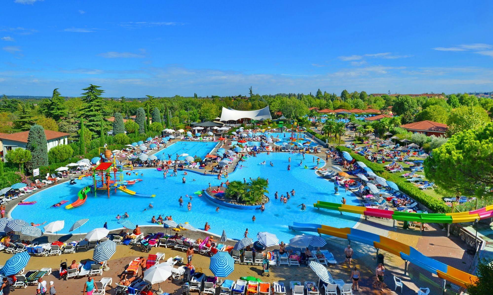 Camping Bella Italia Peschiera del Garda Exterior photo