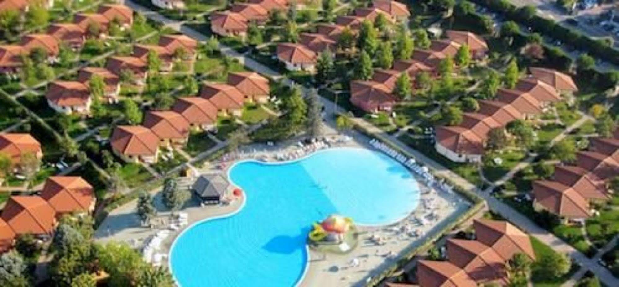 Camping Bella Italia Peschiera del Garda Exterior photo